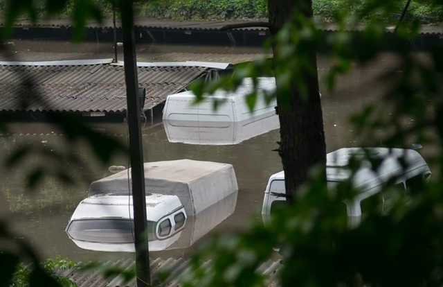 З’явилося відео затопленої автостоянки у Чернігові, зняте з висоти пташиного польоту