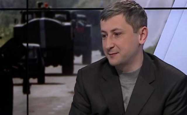 Переход на парламентскую республику может парализовать страну – политолог