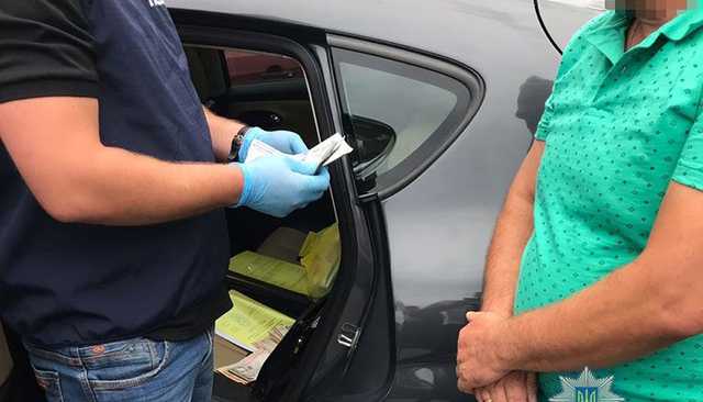 На Киевщине руководителя Госгеокадастра поймали на взятке