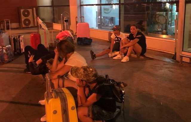 Спят на чемоданах, есть травмированные: в Батуми застряли 48 украинских туристов