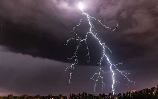 В Украине из-за непогоды остаются обесточенными десятки населенных пунктов