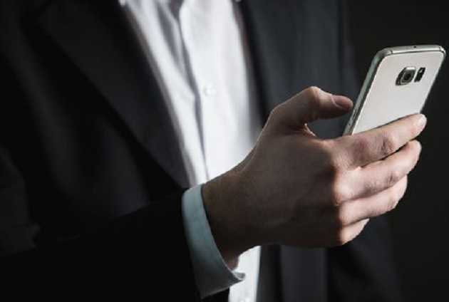 "Неприятных сюрпризов в виде выключенного телефона можно будет избежать". Гройсман представил новый украинский стартап