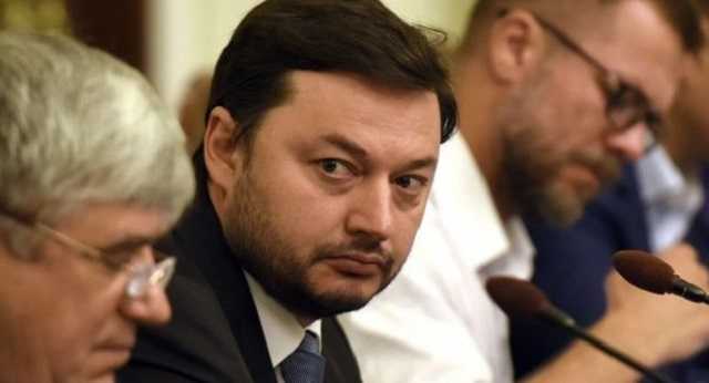 Юрий Соловей начал кружить над АМКУ