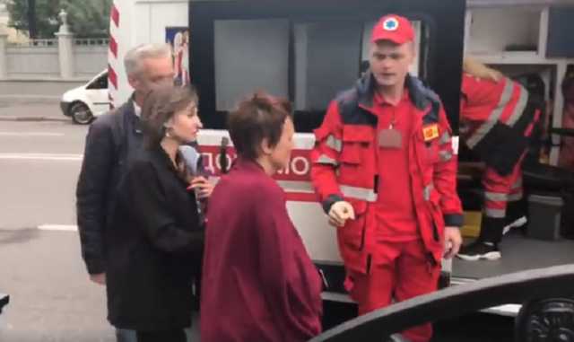 В столице госпитализировали активистку, которая голодала за музей на Почтовой площади