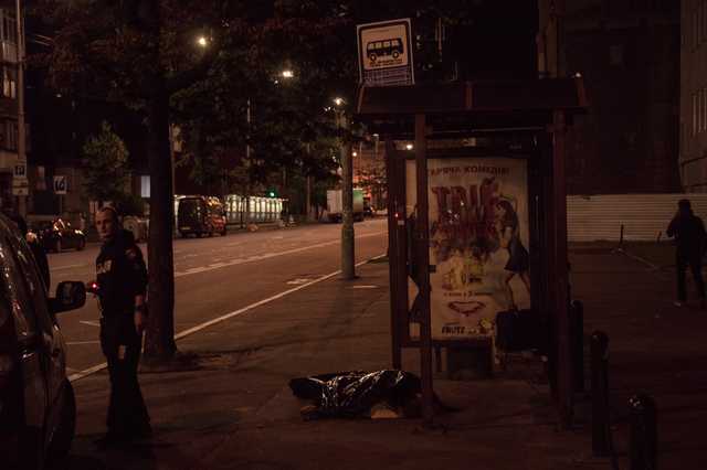 В Киеве на Жилянской мужчина умер на остановке