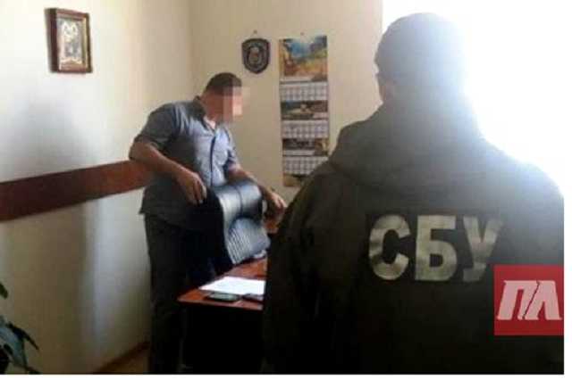В Черновцах СБУ на взятке задержало подполковника
