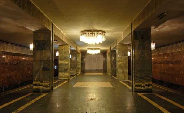 Чому варто було б перейменувати станції метро "Тараса Шевченка" та "Героїв Дніпра