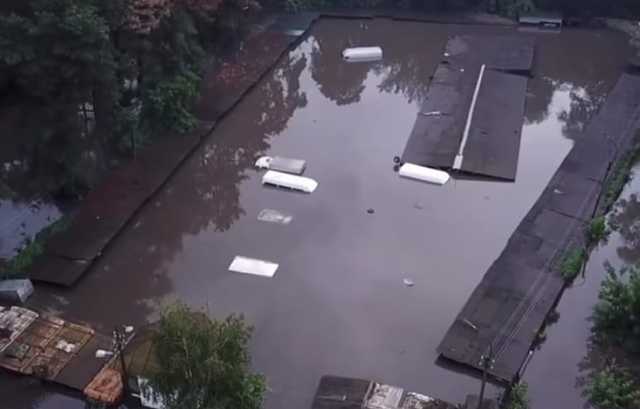 С кем судиться, если из-за неработающих ливневок «утонуло» авто