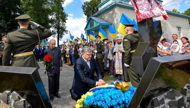 Польский политик назвал провокацией визит Порошенко в Сагрынь