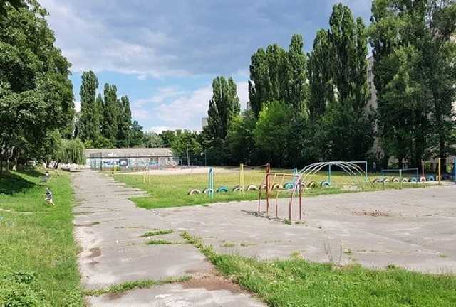 Скандал в Киеве: на одном из стадионов сделали "невидимый ремонт" за миллион