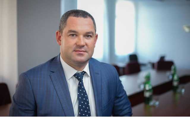 Всё нажитое “непосильным трудом” имущество главный фискал Украины спрятал у кума