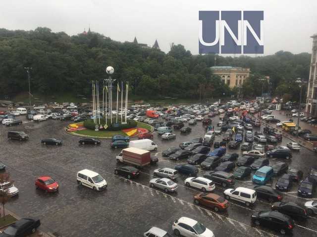 Водители «евроблях» грозят блокировать аэропорты