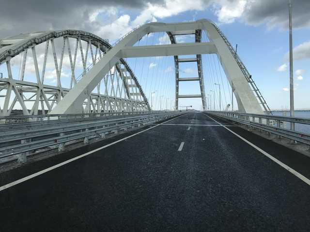 РосСМИ: Трясущийся Крымский мост на грани обрушения