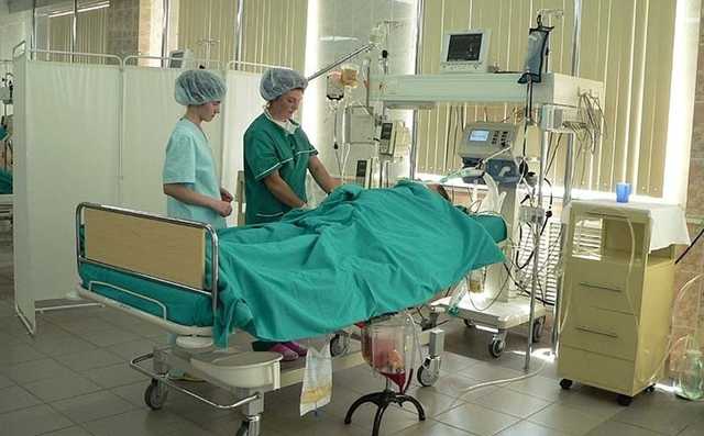 Умирает зверски избитый афганец. Срочно нужны деньги на спасение жизни