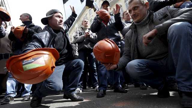 На митинге шахтеров в Киеве произошла потасовка между министром и нардепом