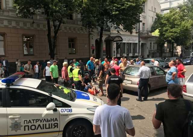Под Радой девушка сбила участника "митинга на еврономерах": опубликованы фото