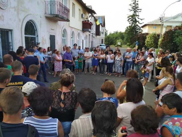 На Харьковщине около 300 человек принесли веревку и мыло для полиции