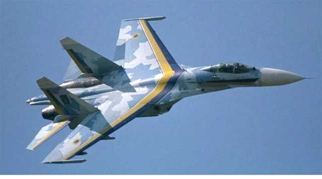 «Просто обалдеть!». Украинский летчик восхитил европейцев мощным полетом на истребителе: яркое видео