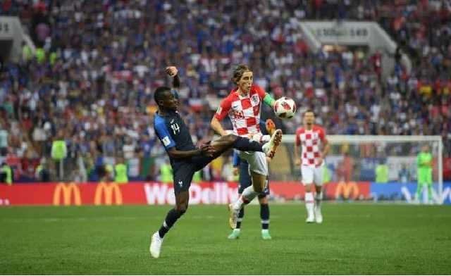 Во время финала Чемпионата мира на поле выбежали участники Pussy Riot