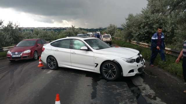 Авария из-за мазута: около Черновцов столкнулось девять авто