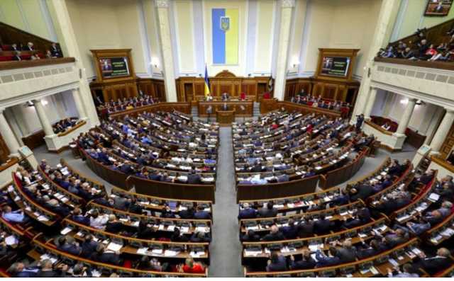 Депутаты ушли в отпуск, не завершив дела