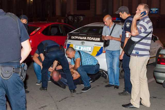 У Дніпрі згвалтували і пограбували неповнолітню дівчину