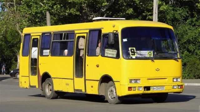 На Одесщине мужчина в маршрутке избил женщину