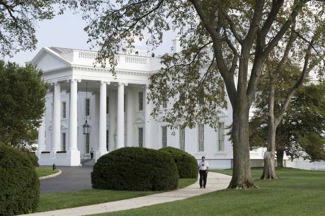 Это службы разведки: на брифинге Трампа внезапно пропал свет