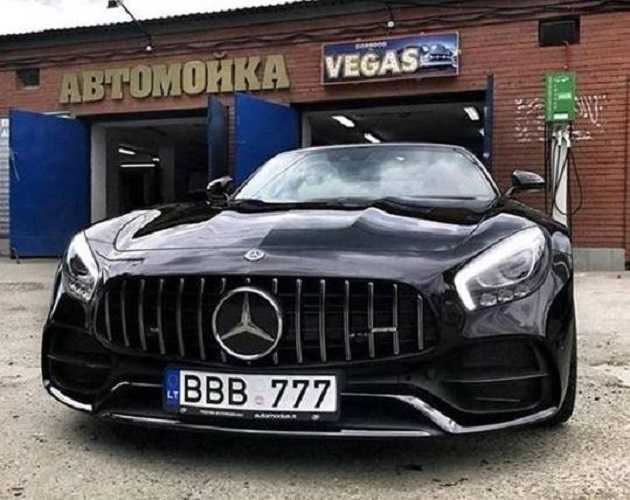 В Украине засняли Mercedes за 140 000 евро на литовских номерах
