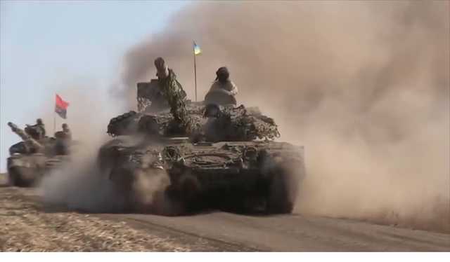 С авиацией и танковыми кулаками: озвучен сценарий атаки России на Мариуполь