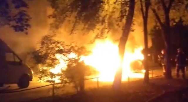 В Киеве на рассвете взорвались два автомобиля, принадлежащие одной семье