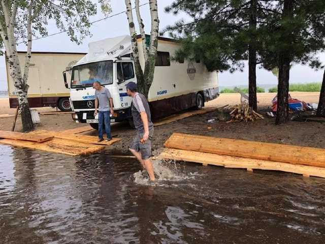 Днепр затопило мощным ливнем: фото и видео последствий