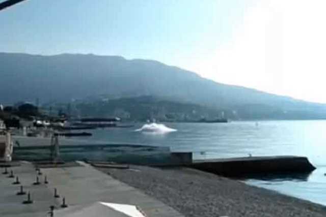 На пляже в Ялте взорвали 240-килограммовую мину