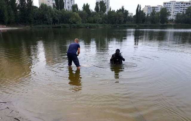 В озере Оболонского района нашли утопленника
