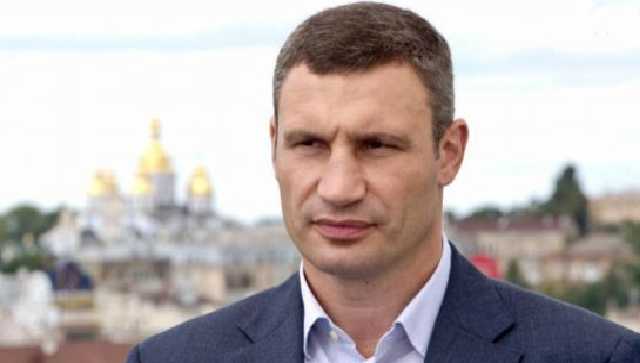 Виталию Кличко должны 300 миллионов