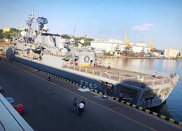 В Одессу вошли корабли НАТО: фото