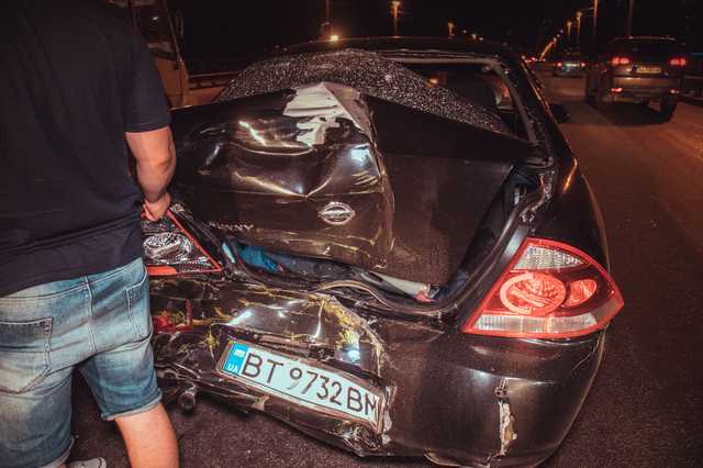 В Киеве на мосту Патона маршрутка с пассажирами попала в ДТП