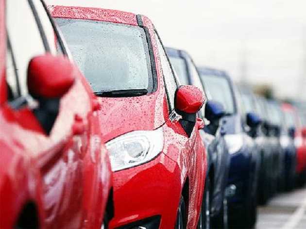 Авторынок замер из-за "евроблях": когда вырастут продажи новых иномарок?