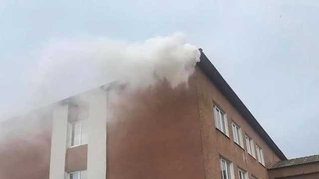 В Одесской области от удара молнии загорелась школа