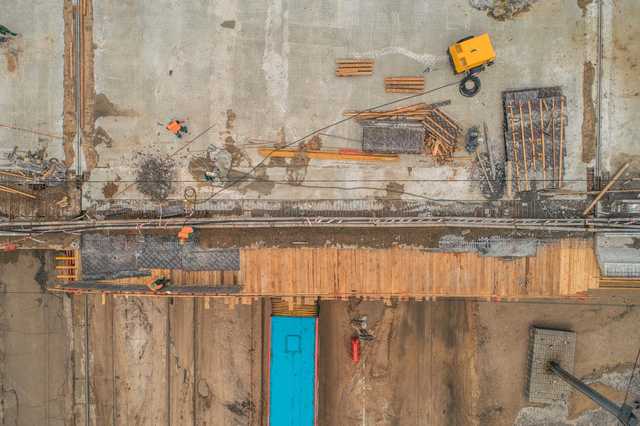 В Киеве из-за ливня обвалился Куреневский мост