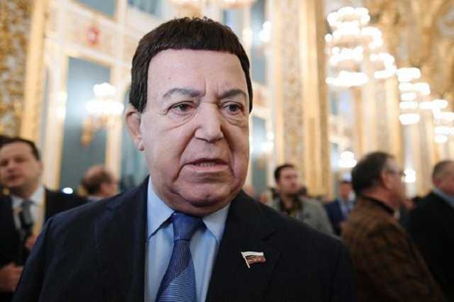 СМИ "уложили" Кобзона в кому, семья опровергла