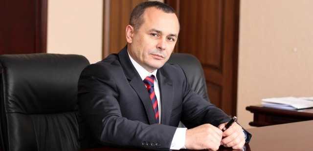 Активисты показали как человек Путина Владимир Саенко жирует в Украине