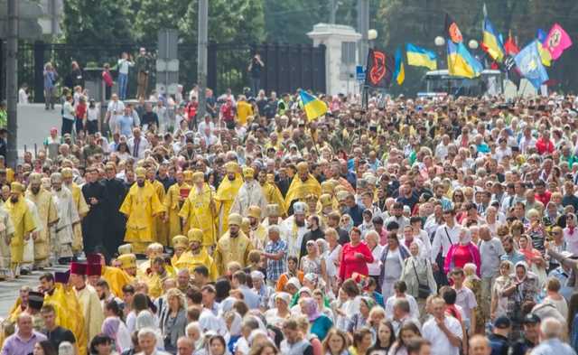 «Расставлена по точкам»: прессу не пустили на крестный ход в Киеве