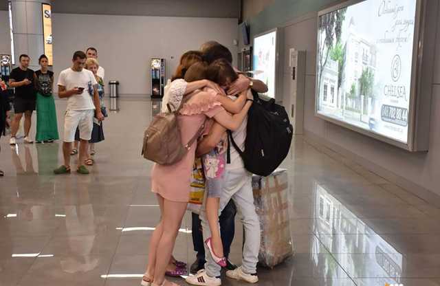 Из Греции в Украину вернулись 12 моряков с арестованного судна Mekong Spirit