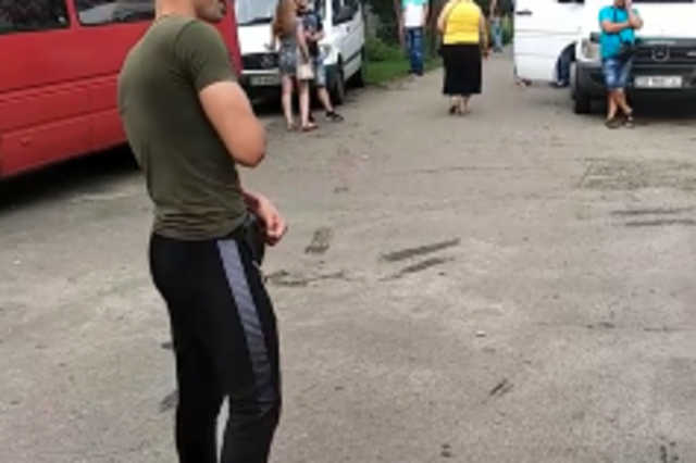 "Рэкет возвращается": жители Киева показали возвращение 90-х на улицах