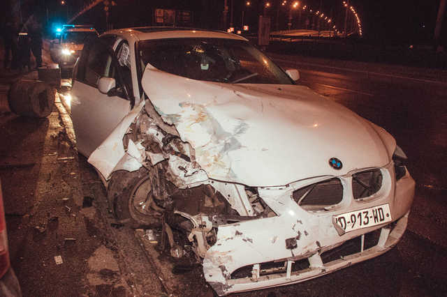 В Киеве на Подоле пьяный эквадорец на BMW перевернул трактор