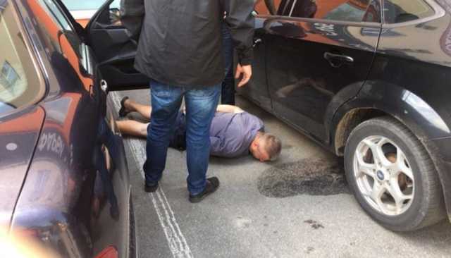 Прокурора задержали при получении взятки в $6 тысяч