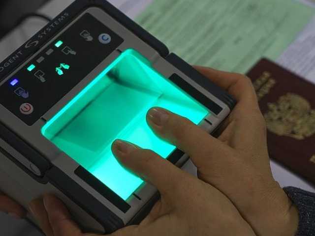 Канада ввела биометрический контроль для украинцев