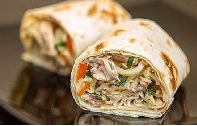 Отравившихся шаурмой в Киеве уже более 30 человек