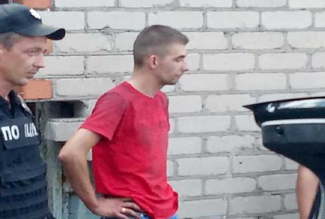 Пьяные «офицеры» разъезжали по Мариуполю на машине с номерами «ДНР»